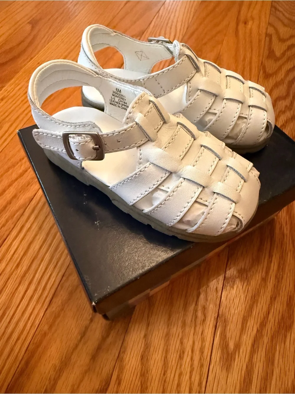 NIB Stride Rite White Closed-Toe Fisherman Sandals for Kids SIZE 6